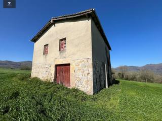 Maison à Villacarriedo. Exclusiva finca con cabaña pasiega en villacarriedo