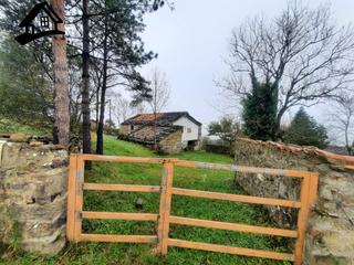 Casa a Luena. Cabaña pasiega con finca en valles pasiegos