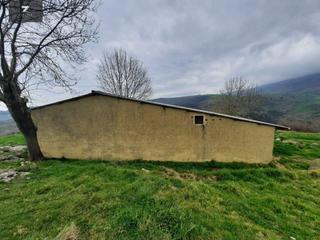 Local commercial en Vald�liga. Se vende finca con edificaci�n para rehabilitar