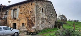 House in Saro. Casa pareada para reformar en saro