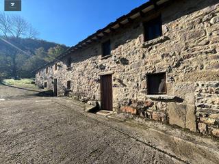 Masia a Vega de Pas. Venta de dos cabañas reformadas en vega de pas