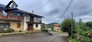 Masia a Villacarriedo. Casa de pueblo pareada para reformar
