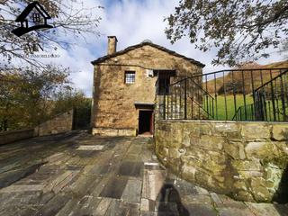 Masia a Luena. Venta de dos cabañas rurales rehabilitadas en el valle de luena