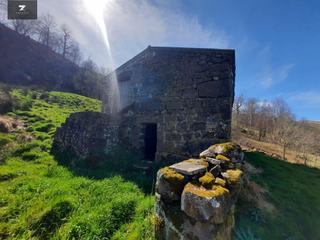 Casa a San Roque de Riomiera. Cabaña pasiega y finca en san roque de riomiera