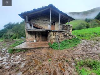 Masia en Vega de Pas. Conjunto de 3 cabaas pasiegas independientes en vega de pas