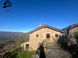 Casa a Luena. Venta de dos cabañas reformadas en el valle de luena