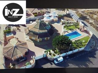 Chalet à La Alcayna. Detached villa with a 2,350 m2 plot