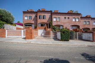 Towny house  Carrer de pau casals. Espectacular casa adosada en sant just desvern