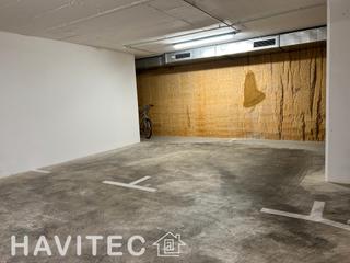 Aparcament cotxe  Passeig de sant mag. Plaza de parking con acceso por montacargas, junto a ascensor y