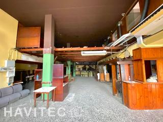 Lloguer Local Comercial  N/a. Espacioso local de 773 metros cuadrados y dos plantas a la entra