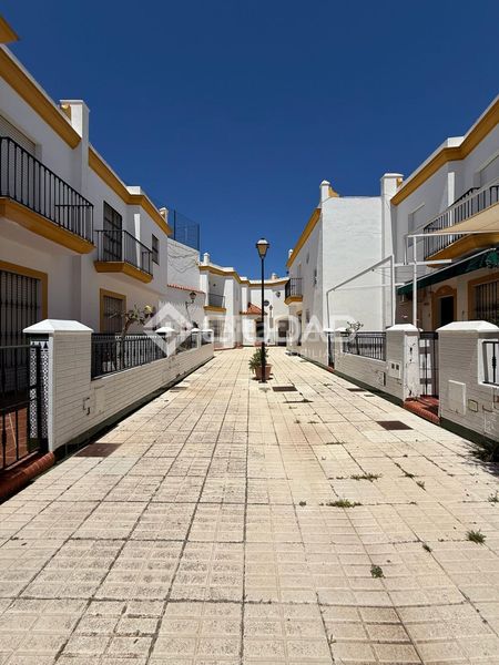 Foto d5bbee98-19dd-4a49-ac57-db61feb9f259. Casa a Puerto Deportivo Chipiona