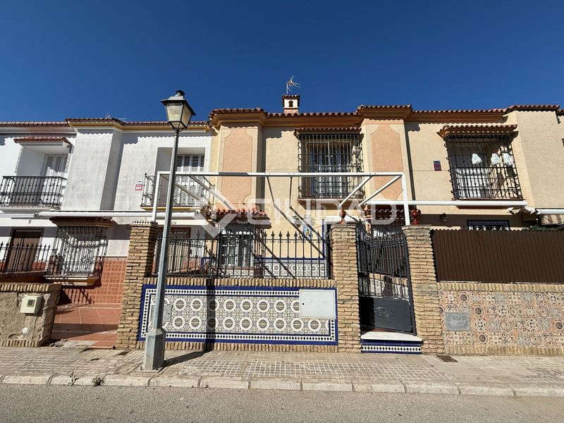Foto 45f39284-6b25-4fa4-a8f4-9e250dc85929. Casa dúplex en venta en Santuario Chipiona