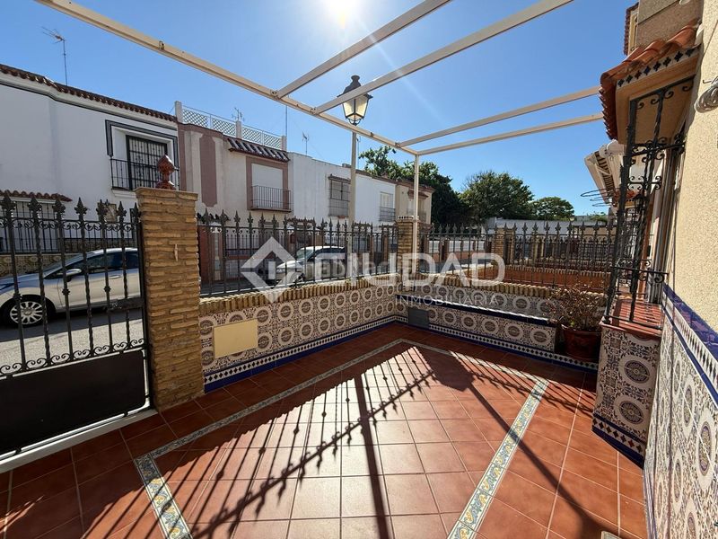 Foto e84812fa-a042-46d9-83ba-62d1ea923312. Casa dúplex en venta en Santuario Chipiona