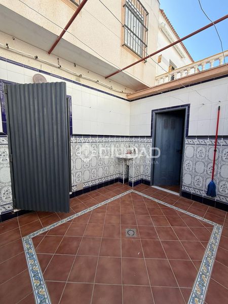 Foto ee0c4e8b-c082-4da3-a0ea-8e8fe56c89e9. Casa dúplex en venta en Santuario Chipiona