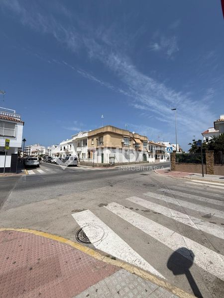 Foto c89dc8a9-3aea-4273-92ca-dd9a81498f93. Pis a Centro Chipiona