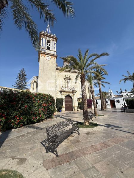Foto df5ba617-b2fc-40a6-9664-5b620d2a1b1c. Aparcament cotxe a Playa Cruz del Mar Chipiona
