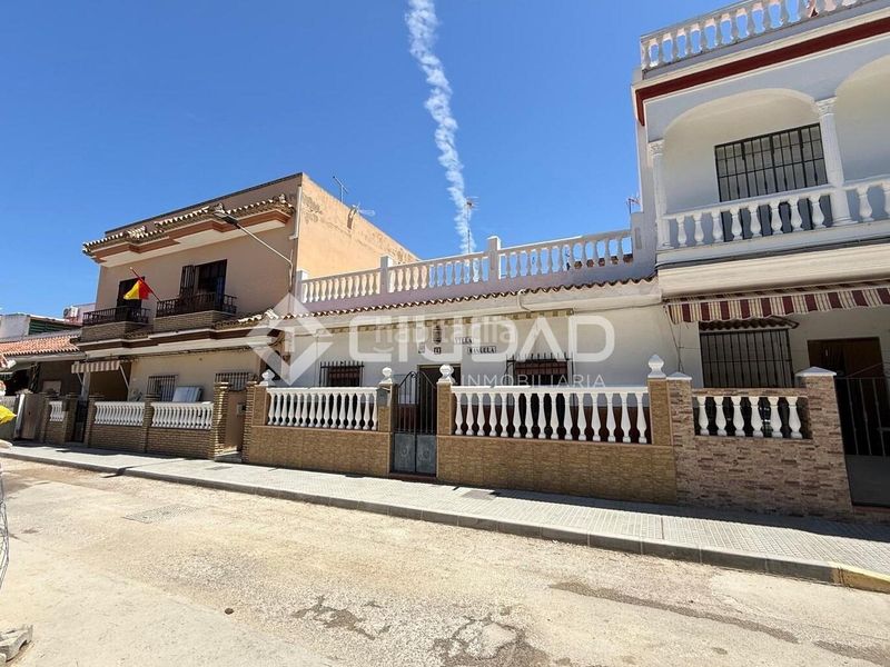 Foto dc6622dd-afe1-4cb8-8281-f66a4a6ce422. Casa a Avenida de Rota Chipiona