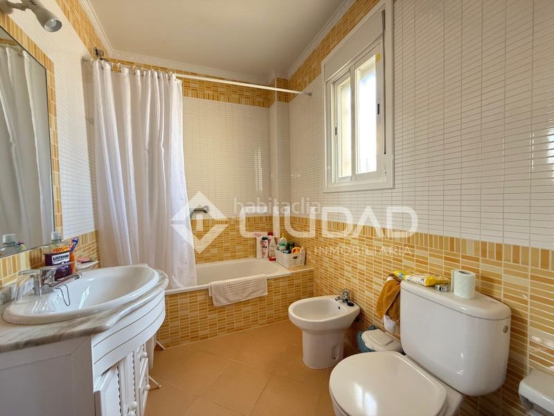 Foto d60e5d2b-1e34-4840-b1a1-a3f8cd7d5830. Casa amb aparcament a La Laguna Chipiona