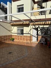 Haus en La Laguna. Chalet adosado en zona de la laguna