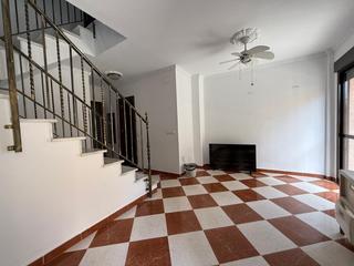 Casa a Avenida de Rota. Vivienda independiente en av rota