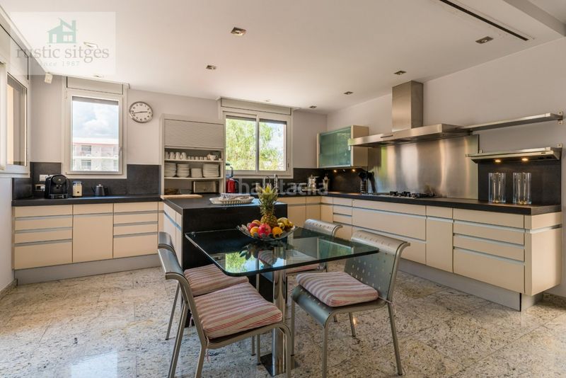 Foto 0fa80168-2160-49aa-8d95-cbe4ea506b63. Chalet en passeig maritim 37 venta privada consulte condiciones en Sitges