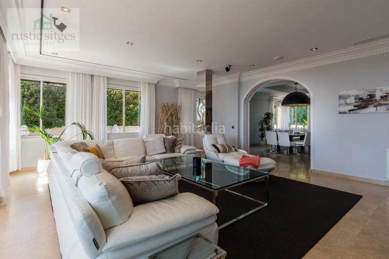 Foto 63978c34-ee74-45e7-8da3-bdbd7a3f2208. Chalet en passeig maritim 37 venta privada consulte condiciones en Sitges