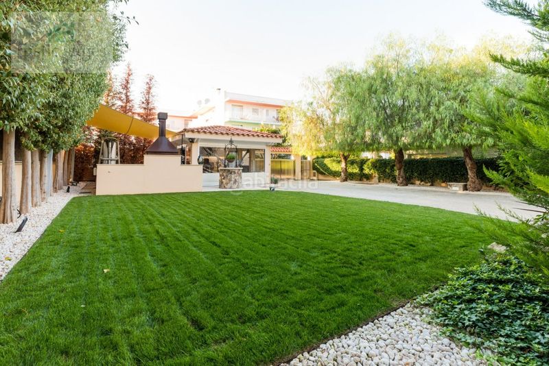 Foto 742a3e32-6766-4ed4-ac36-e0a3b7222308. Chalet en passeig maritim 37 venta privada consulte condiciones en Sitges