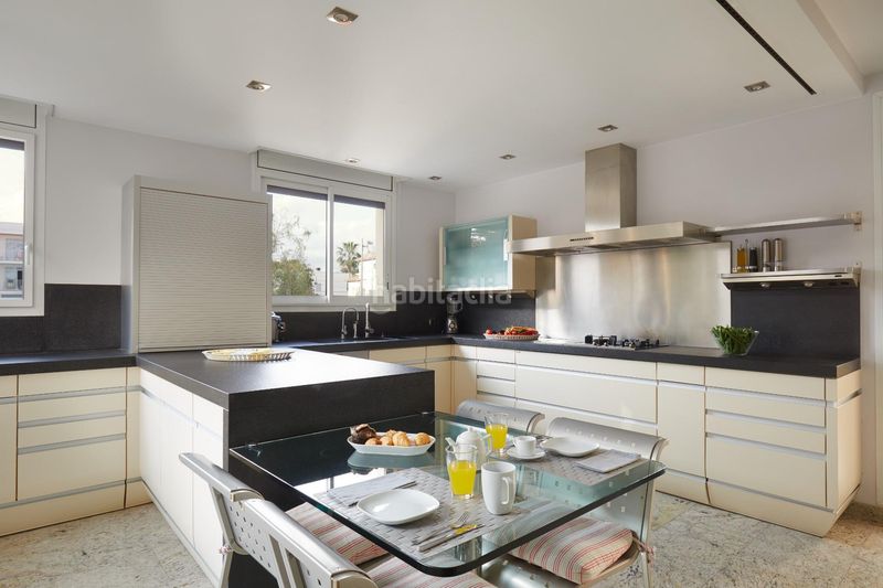 Foto 78ff861b-f4d2-45a7-a219-6f444212afa2. Chalet en passeig maritim 37 venta privada consulte condiciones en Sitges