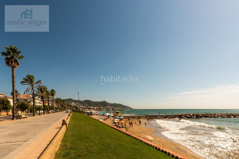 Foto 9f788c48-309a-49cb-89cc-f292674a3465. Chalet en passeig maritim 37 venta privada consulte condiciones en Sitges