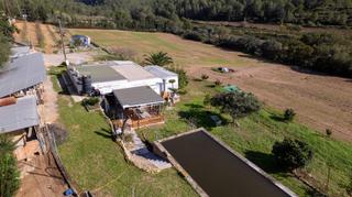 Mas  Carretera comarcal bv-2111. Finca rústica de 20.000m2 con vivienda en venta.