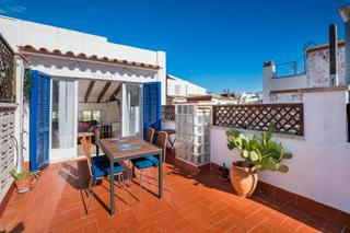 Àtic a Centre. Ático con gran terraza en el corazón de sitges