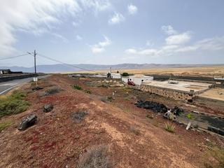 Casa a Calle los pescadores 18. Venta de vivivienda y terreno en soo teguise lanzarote