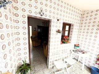 Casa a Centro - La Vega Alta. Venta de vivienda terrera con garaje y azotea