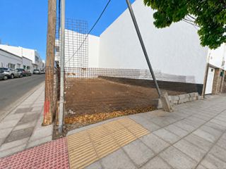 Terreny residencial a Calle chafaris 39. Se vende solar urbano en altavista arrecife