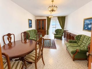 Pis  Calle elguinaguaria 1. Venta de vivienda en arrecife