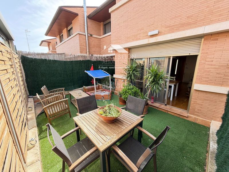 Foto 3f4f5906-e39a-4d99-bf6a-7c664452b381. Casa adosada adosado en venta zona medicina en Facultad de Medicina Albacete