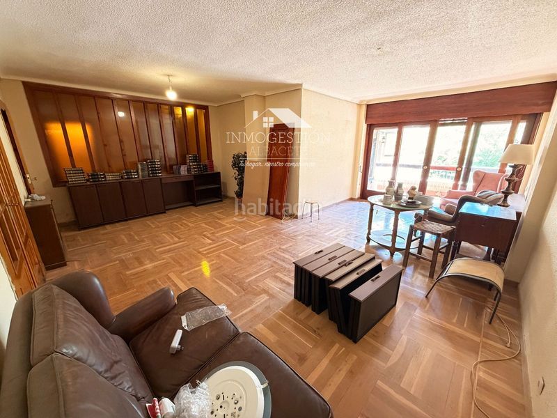 Foto 4c19c67d-3376-431d-a139-44212e83d490. Flat with heating parking in Centro Albacete