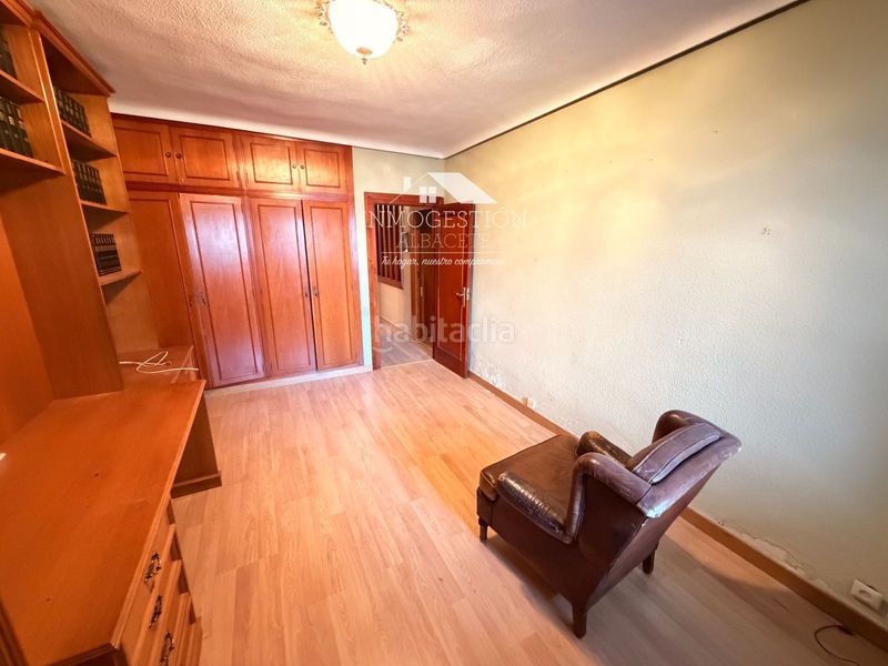 Foto beafb4f7-8e85-4de5-8a92-849c896d636f. Flat with heating parking in Centro Albacete