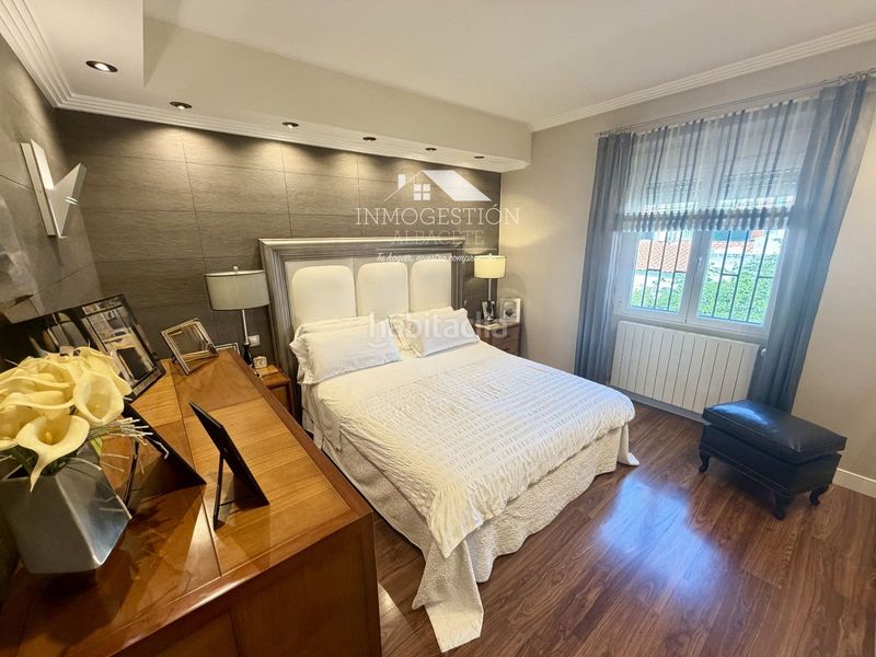 Foto 2bc17e23-cb14-4ac2-acb1-57a5b78f00e3. Casa amb calefacció aparcament a Ensanche - Franciscanos Albacete