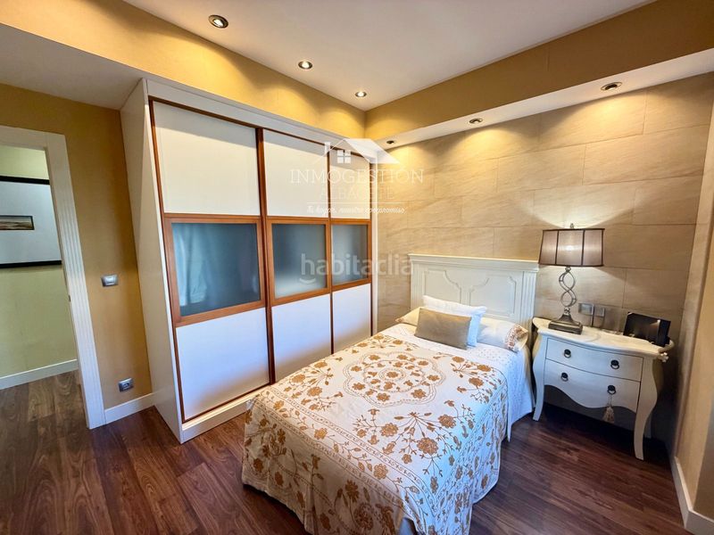 Foto d5cff72a-a93b-4e9d-9c2f-f21044eb1d54. Casa amb calefacció aparcament a Ensanche - Franciscanos Albacete