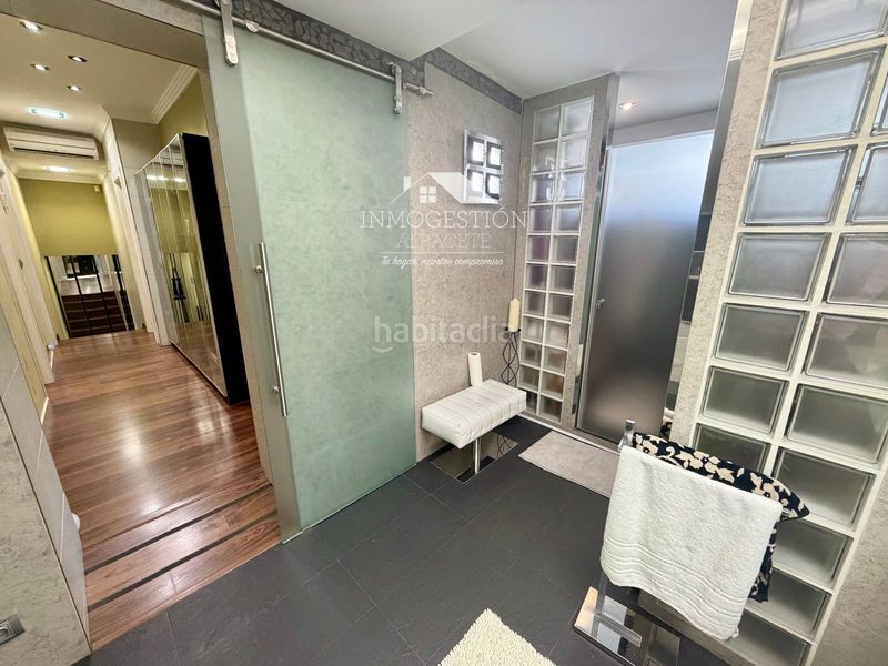 Foto f8e1d4c0-5075-4514-a262-fc7ce39bff1d. Casa amb calefacció aparcament a Ensanche - Franciscanos Albacete