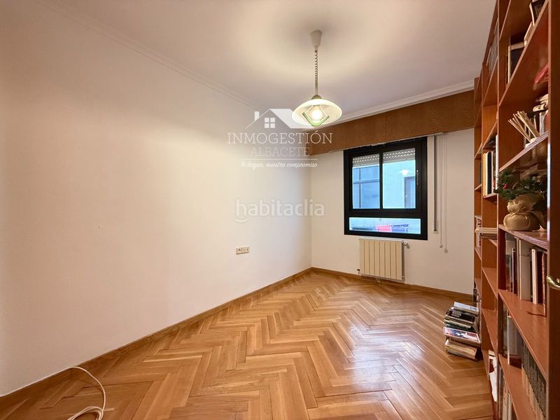 Foto 9cb903be-5503-4042-b765-03dfce3b786e. Rent flat with heating parking in Centro Albacete