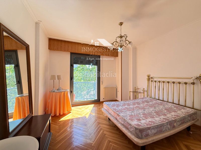 Foto bdf129ac-441b-4260-b198-c44478df1916. Rent flat with heating parking in Centro Albacete