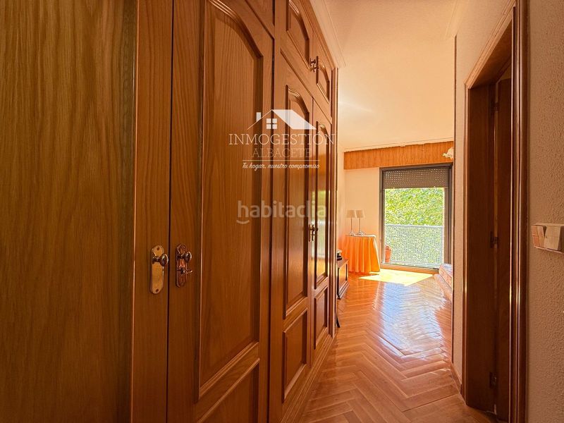Foto c3f7c526-4a73-438e-9ef2-8255936b0871. Rent flat with heating parking in Centro Albacete