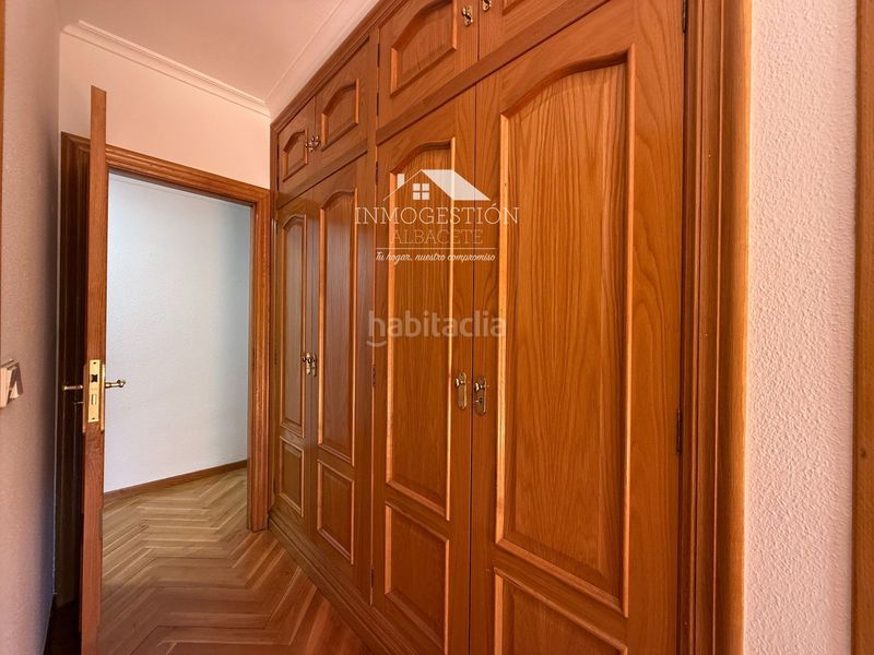 Foto c5e28295-0623-446c-9c2b-8bdff7f23d9a. Rent flat with heating parking in Centro Albacete