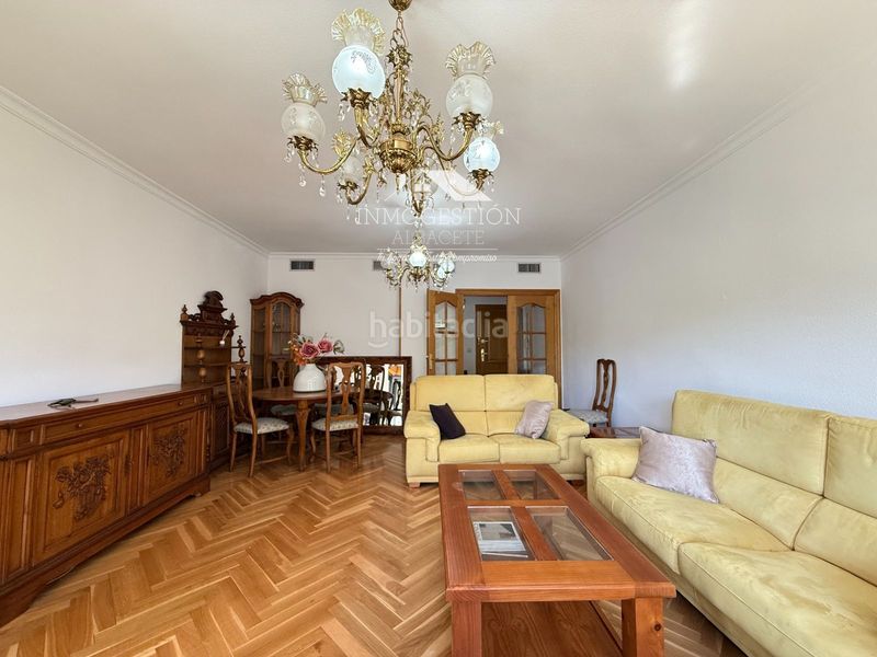 Foto c9cc4b14-d1a1-4849-a557-39b45beeda5b. Rent flat with heating parking in Centro Albacete