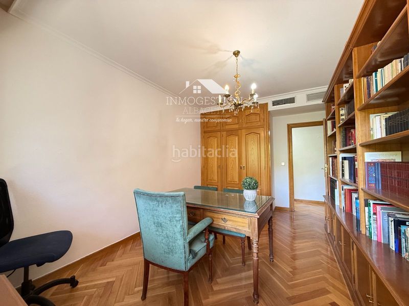 Foto de57edeb-7bfe-4d0e-810d-f77935b7cf15. Rent flat with heating parking in Centro Albacete