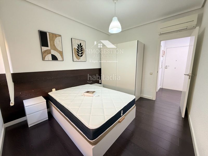 Foto da8b0aab-6e8e-4e1e-a927-b7965eda2779. Rent flat with heating in Centro Albacete