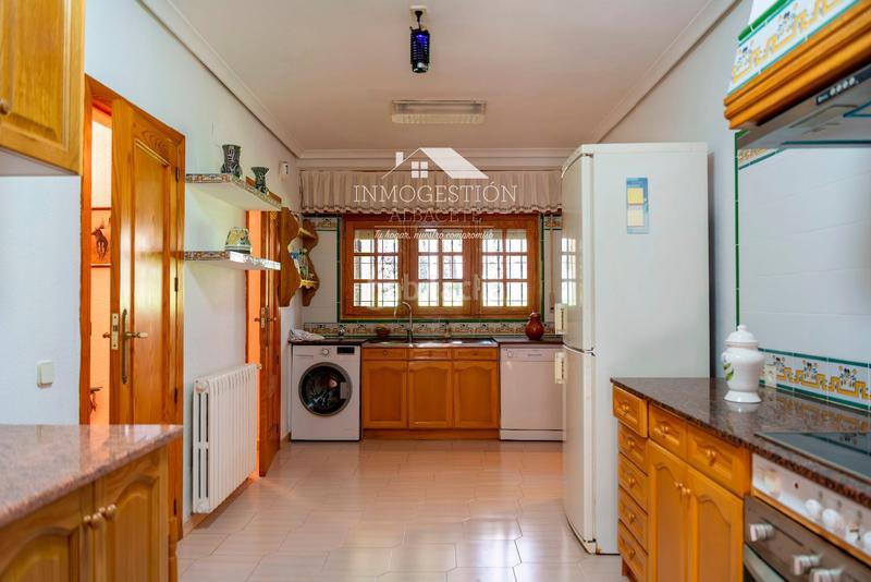 Foto 5b09f36b-6bf6-4d57-b9e4-0fab91ed15df. Casa chalet independiente en urbanizacion pinares del jucar en Albacete