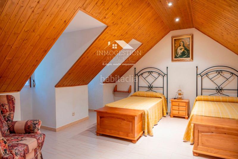 Foto 5b89f8fd-5156-42cf-bbc1-577bfe007186. Casa chalet independiente en urbanizacion pinares del jucar en Albacete